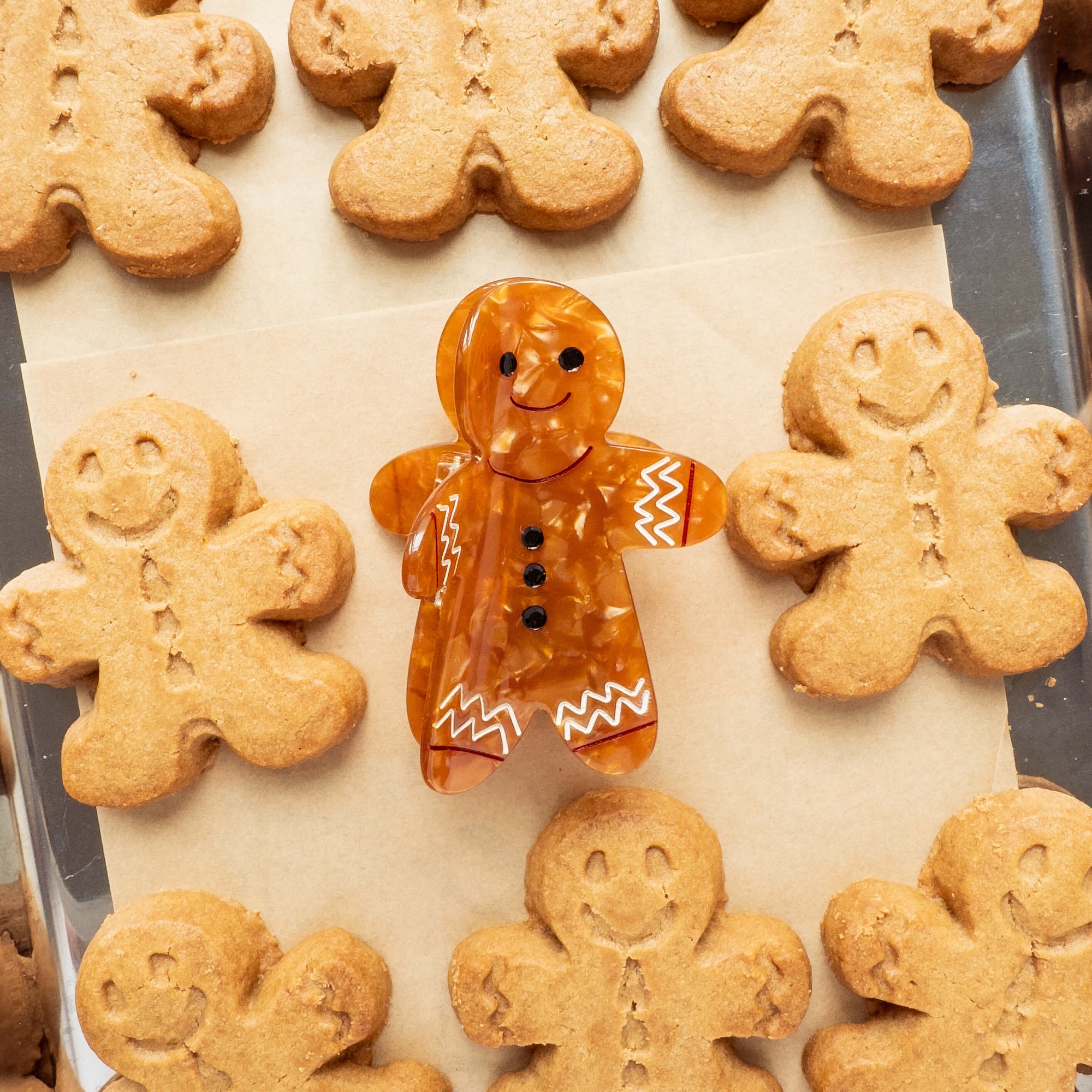 Midi Gingerbread Holiday Cookie Hair Claw Clip