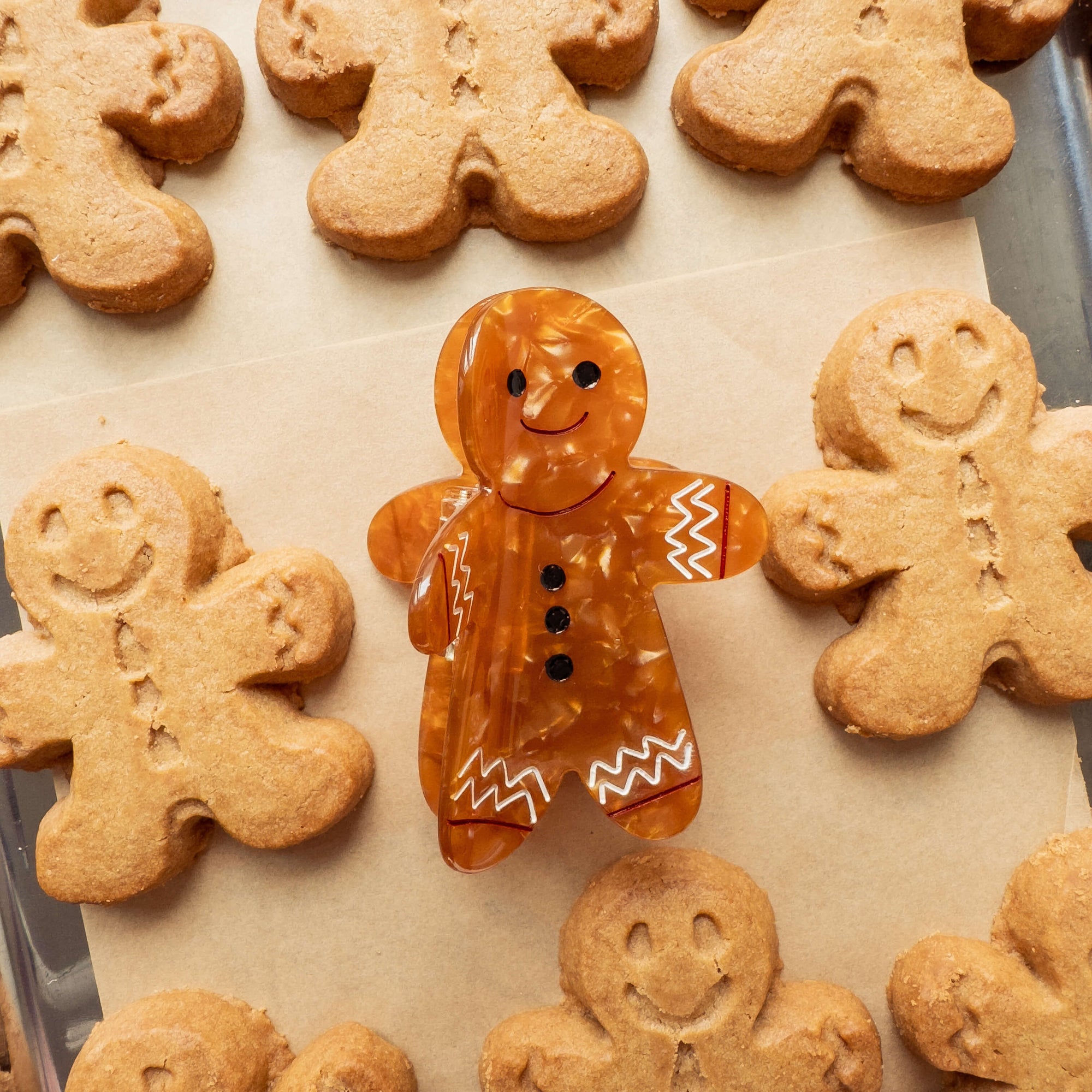 Midi Gingerbread Holiday Cookie Hair Claw Clip